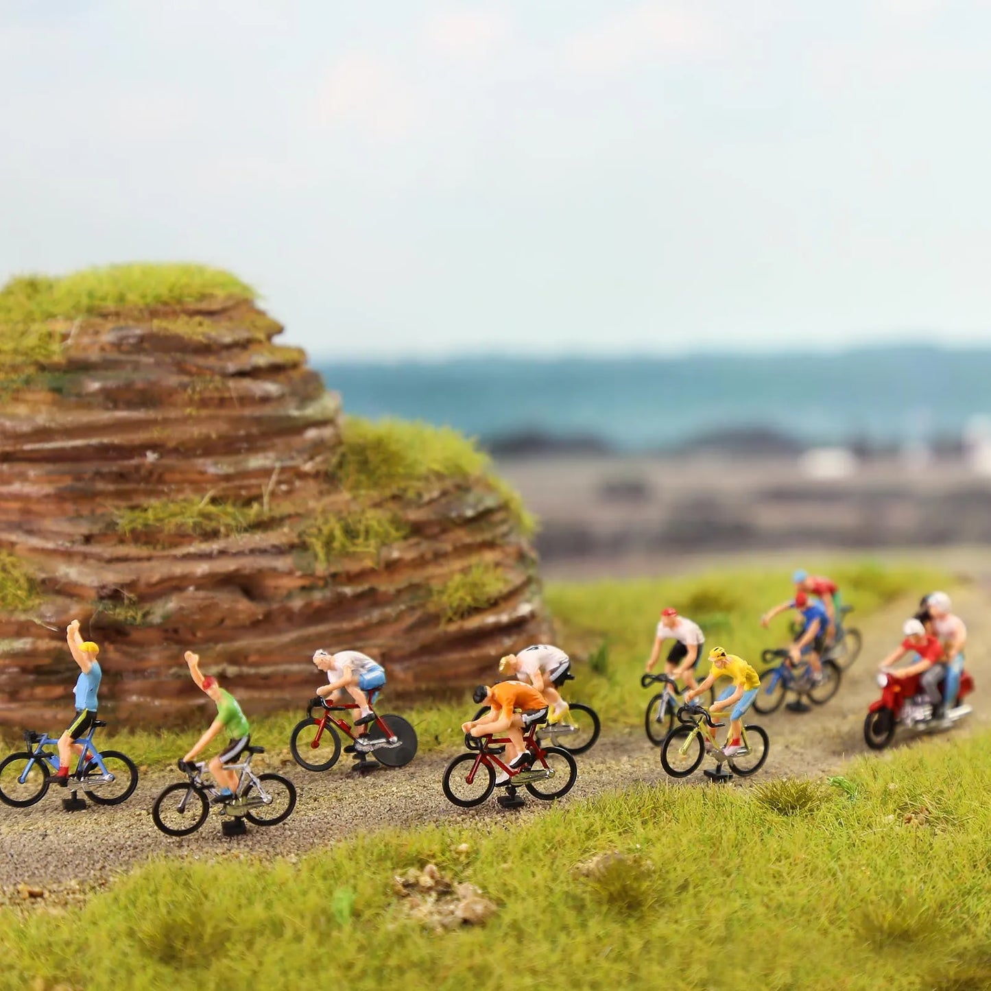 Figurines Cyclistes et Photographe – 15 Poses pour Dioramas et Réseaux Ferroviaires